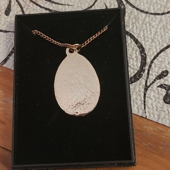 Praying Hands Necklace - Picture 2 of 4